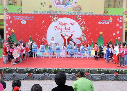 Các bé trường mầm non Hoa Sen vui đón Noel trong Ngày hội tiếng Anh